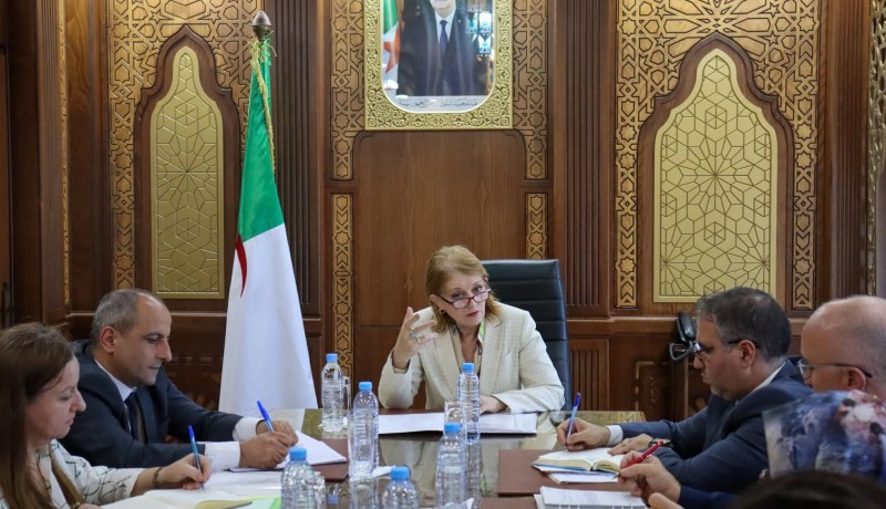 تنصيب اللجنة الوزارية المكلفة بتحضير الصالون الدولي للصناعة التقليدية