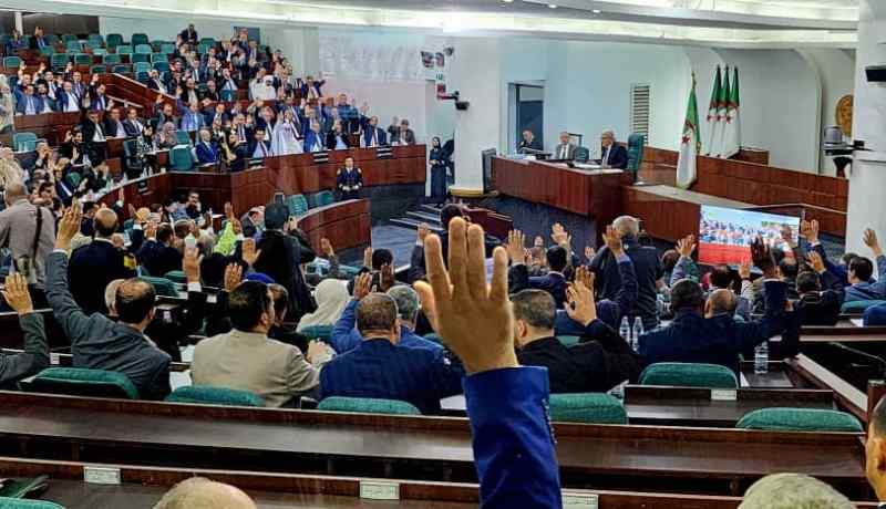 المصادقة على قانون تخفيض سن التقاعد لعمال قطاع التربية
