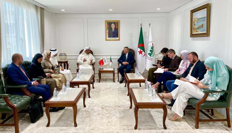 وفد من رجال أعمال بحرينيين يلتقي مسؤولي الوكالة الجزائرية لترقية الاستثمار