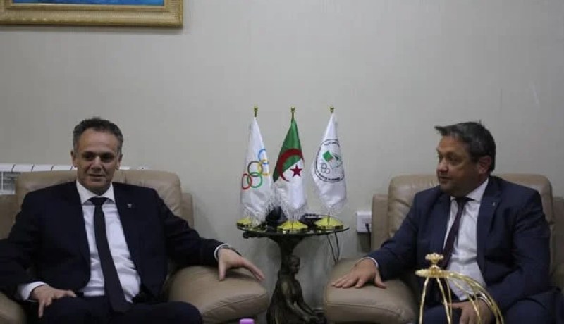 حماد يستقبل سفير المجر لتعزيز التعاون الرياضي الثنائي
