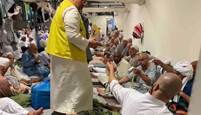 المرشدون الدينيون والمرشدات لبعثة الحج الجزائرية يتولّون مهمة تفويج حجاجنا لرمي جمرة العقبة الكبرى