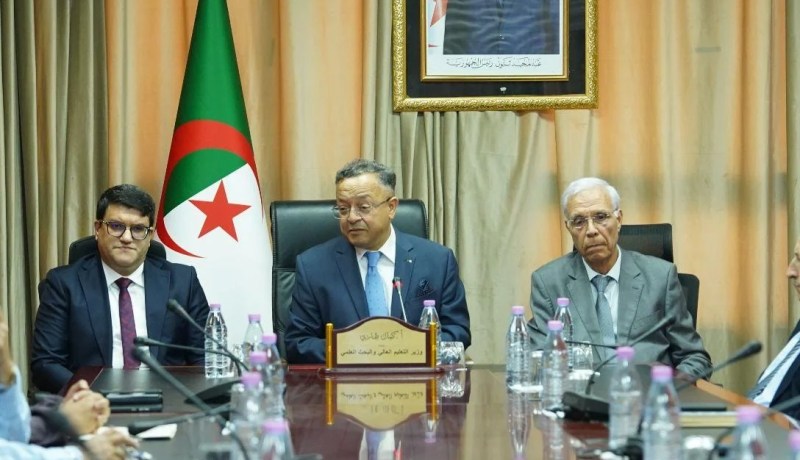 تعليم عالي .. بداري يشرف على مراسم تسليم واستلام مهام الأمين العام الجديد للوزارة