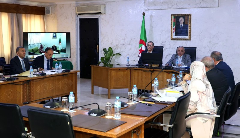 اجتماع تنسيقي حول توزيع السكنات والإعانات بمناسبة عيدي الاستقلال والشباب