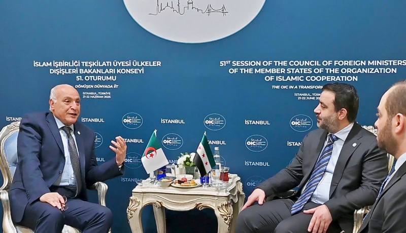 عطاف يبحث مع نظيره السوري أوضاع الشرق الأوسط ودعم الجزائر لسوريا