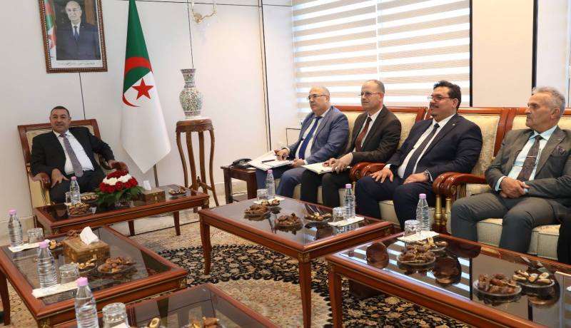 سعيود يستقبل وفدًا عمانيًا لبحث التعاون في مجالات النقل والخدمات اللوجستية