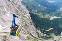 رحلة تلفريك تتحول إلى كابوس لـ19 شخصا