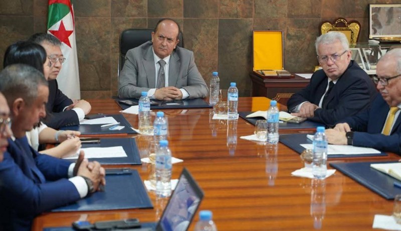 وزير الصناعة يستقبل وفدًا رفيع المستوى ممثلًا عن المجمع الحكومي الصيني AVIC
