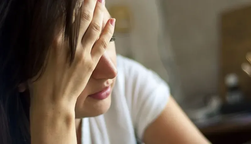 إبنتي على حافة الضياع بسبب زيف المشاعر
