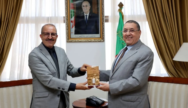 وزير الداخلية يستقبل المخرج السعيد عولمي.. هذا ما دار بينهما