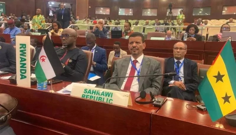 موقف مثير للسخرية..المغرب يسرق علم الصحراء الغربية !