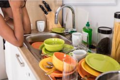 أشعر أنني خادمة بلقب زوجة