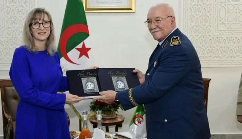 الأمين العام لوزارة الدفاع الوطني يستقبل سعادة سفيرة كندا بالجزائر