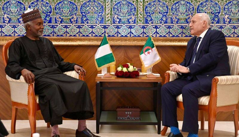 عطاف يستقبل وزير الشؤون الخارجية لجمهورية نيجيريا الاتحادية