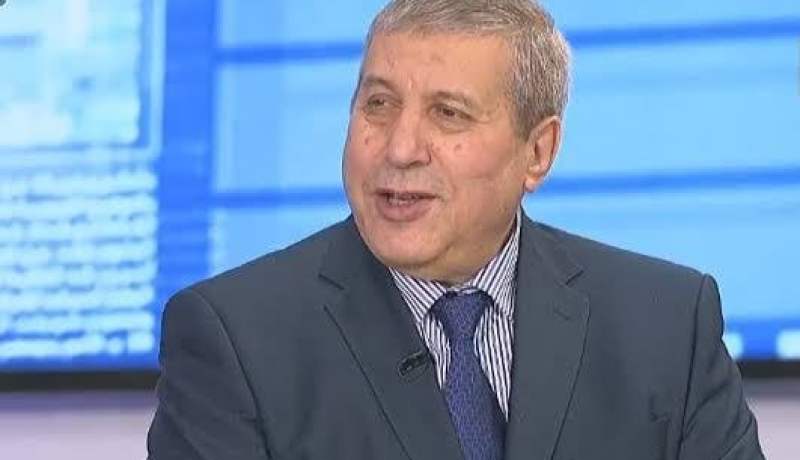 وزير الاتصال يزور الإعلامي علي ذراع في المستشفى