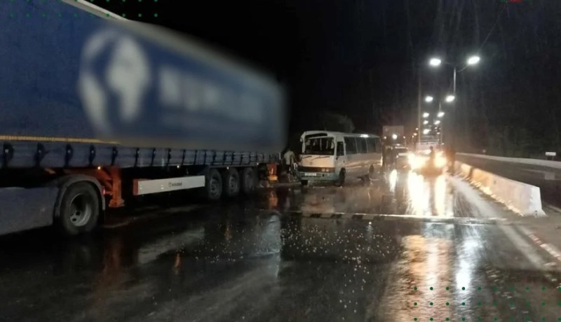 سكيكدة.. 5 جرحى في اصطدام بين حافلة وشاحنة ذات مقطورة