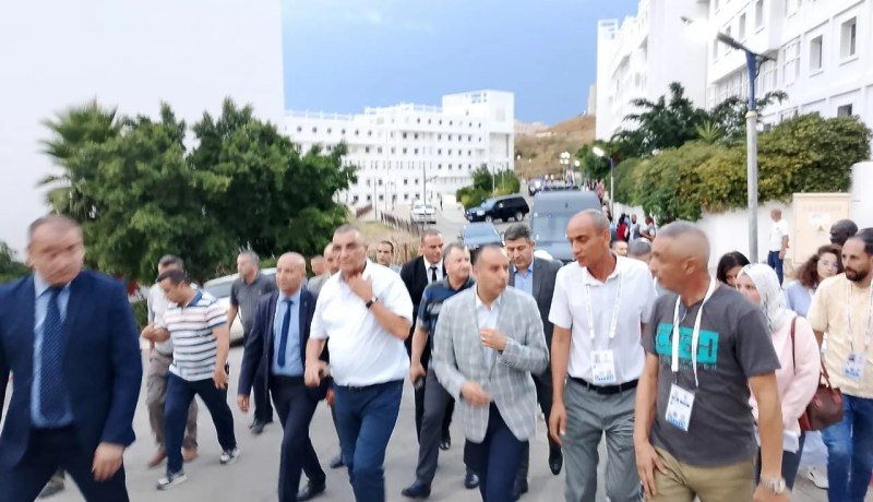 بالصور.. صادي يزور المرافق الرياضية بعنابة ويلتقي بالوفود الرياضية