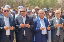 بتكليف من الوزير الأول.. وفد وزاري يعاين موقع حادث البيض ويعزي عائلات الضحايا