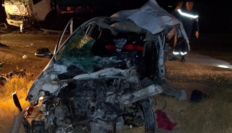 أولاد جلال.. قتيل وجريح في اصطدام بين سيارة سياحية وشاحنة