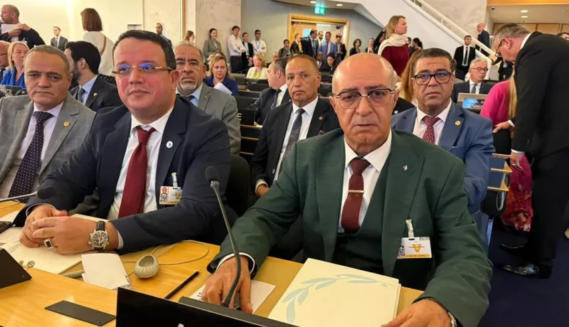 بالفيديو .. شاهدوا لحظة مغادرة الوفد الجزائري القاعة بعد استدعاء رئيس برلمان الكيان الصهيوني