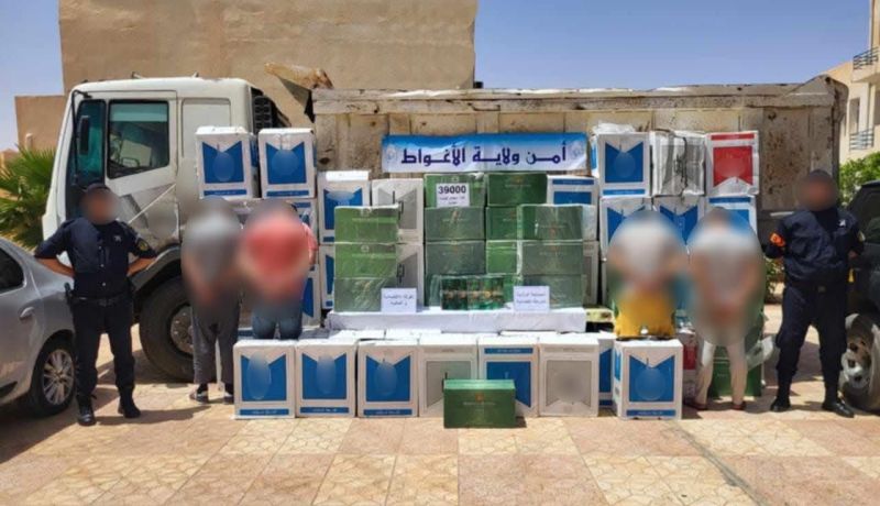 الأغواط… توقيف 4 أشخاص وحجز 39 ألف علبة سجائر أجنبية الصنع