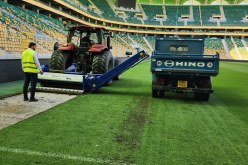 بالصور.. أرضية ملعب “حسين آيت أحمد” تخضع لاعادة التهيئة