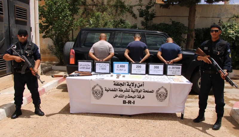 الجلفة: توقيف 3 أشخاص مسبوقين قضائيا يروّجون المخدرات والمؤثرات العقلية
