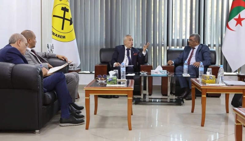 تقدم مشروع بطاريات LFP في الجزائر محور لقاء بين البروفيسور زغيب و”سونارام”