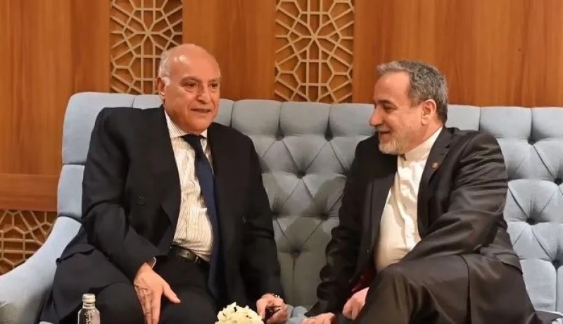 عطاف يتباحث مع نظيره الإيراني تواصل حرب الإبادة على الفلسطينيين بغزة