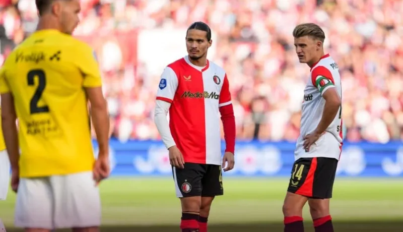 حاج موسى يساهم في انتصار فينورد الثمين في الدوري الهولندي
