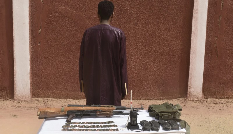 خلال أسبوع: إرهابي يسلم نفسه وإنقاذ 513 شخصا كانوا على متن قوارب تقليدية