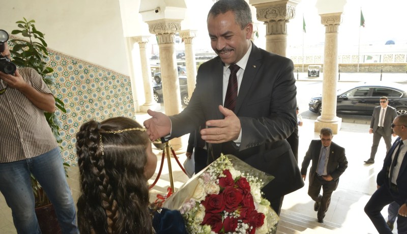 وزير التربية يدعو لإنجاز المدارس بالقرب من التجمعات السكانية