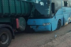 الجلفة: 26 جريحا في حادث اصطدام حافلة بشاحنة