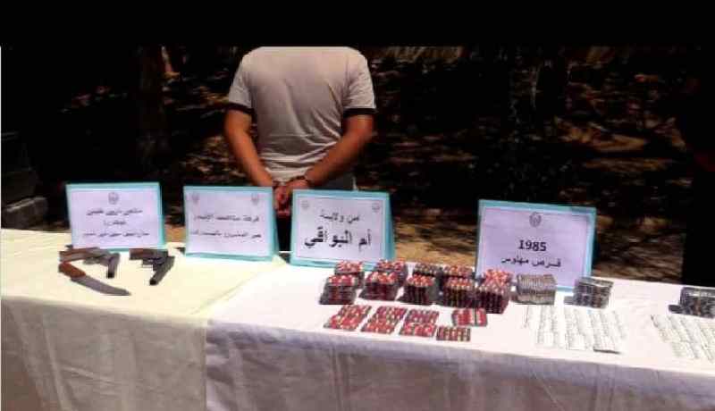 أم البواقي: توقيف شخص وحجز ما يفوق 1900 حبة “صاروخ” وأسلحة بيضاء محظورة
