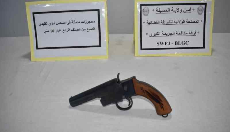 المسيلة: توقيف شخص وحجز مسدس تقليدي الصنع