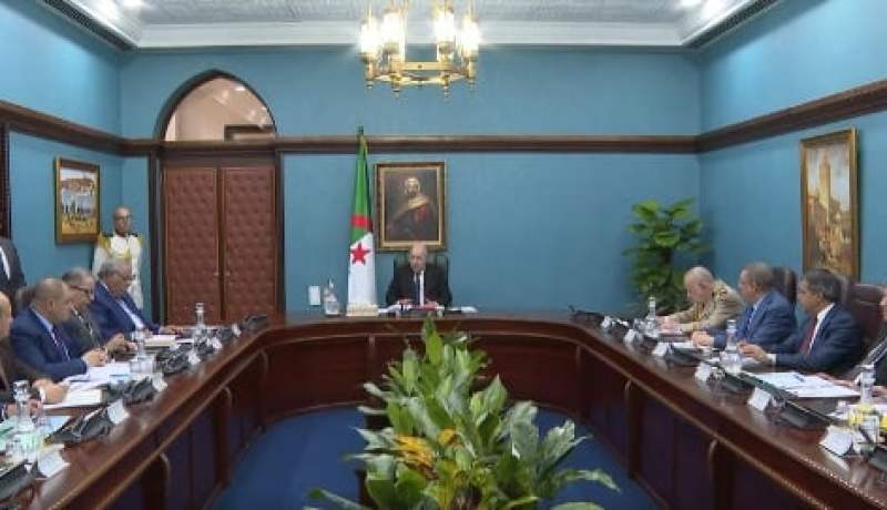 رئيس الجمهورية يأمر باستيراد فوري لـ 10 آلاف حافلة جديدة لنقل المسافرين وعجلات المركبات
