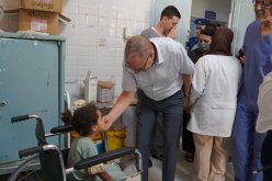 حادث قسنطينة..الوالي يطمئن على حالة المصابين و يقف على ظروف التكفل بهم