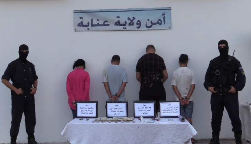 عنابة.. الإطاحة بـ 4 أشخاص من بينهم فتاة يروّجون الكوكايين