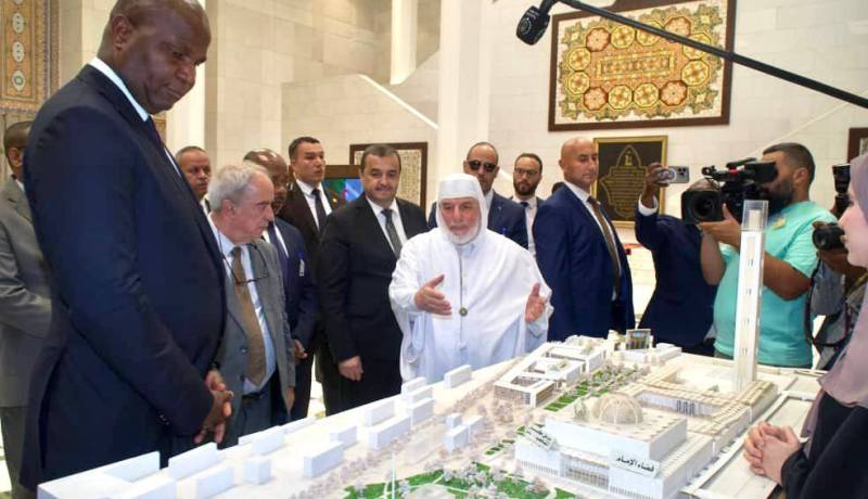 الرئيس الموزمبيقي يزور جامع الجزائر