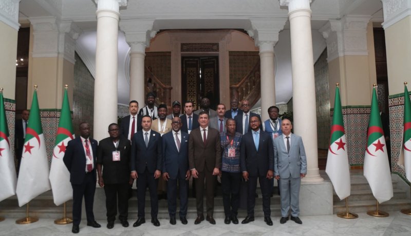 المعرض الإفريقي للتجارة البينية: والي الجزائر يستقبل وفدًا إفريقيًا لتعزيز التعاون الاقتصادي