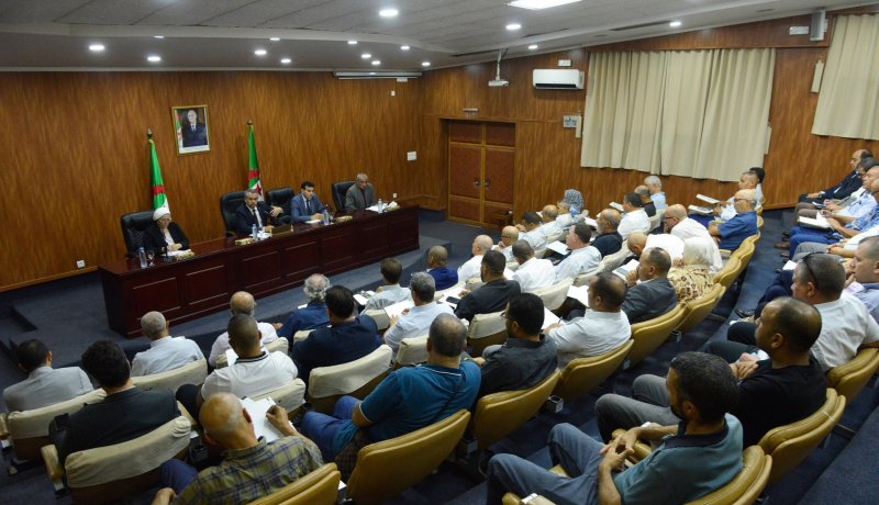 الدخول المدرسي و التعاقد على المناصب الشاغرة.. سعداوي يجتمع بممثلي النقابات