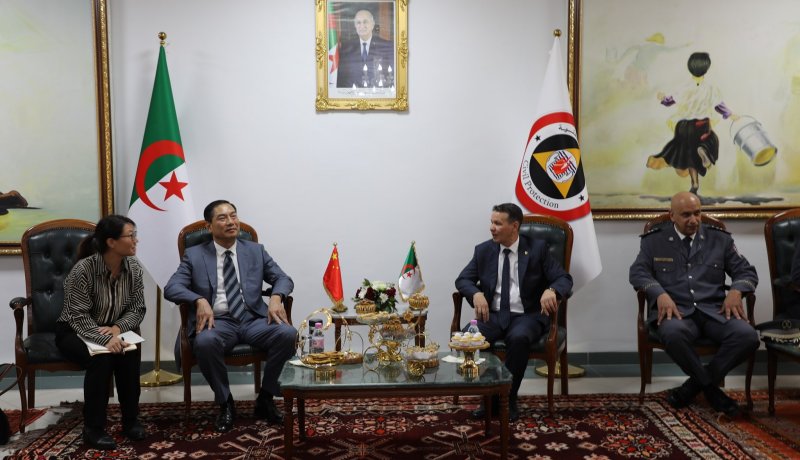 وفد من وزارة تسيير الطوارئ الصينية في زيارة للجزائر