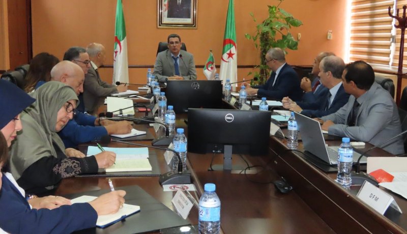 أول اجتماع لوزير الصحة مع إطارات الإدارة المركزية لتحديد أولويات تحسين الخدمات الصحية