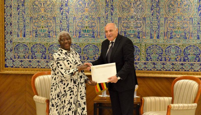 عطاف يستقبل المبعوثة الخاصة لرئيس أوغندا ويتسلّم رسالة منها