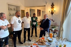 سفير الجزائر في إيطاليا يستقبل المنتخب الوطني للكرة الحديدية