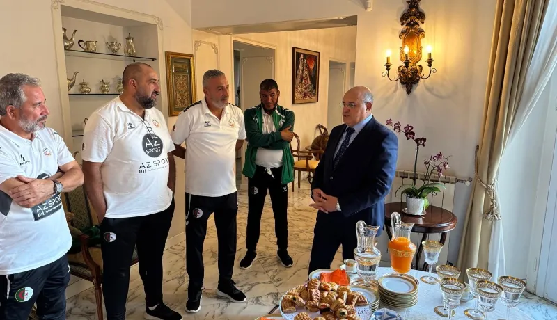 سفير الجزائر في إيطاليا يستقبل المنتخب الوطني للكرة الحديدية