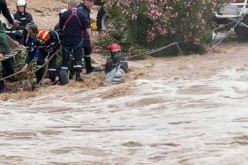  التقلبات الجوية: إنقاذ 14 شخصا وتواصل البحث عن طفل جرفته السيول