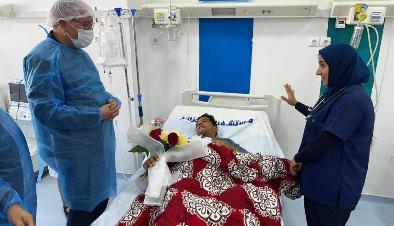 والي قسنطينة يزور الفنان ” أحمد حركاتي”