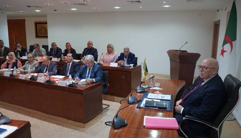 وزير الصناعة يعقد اجتماعاً مع مجمع GICA لبحث تحديات القطاع وآفاق التطوير