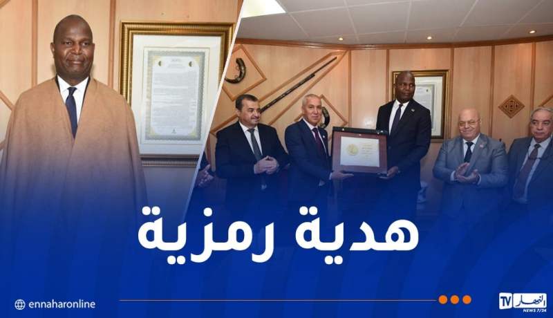 رئيس الموزمبيق يوقع على السّجل الذهبي للمتحف الوطني للمجاهد