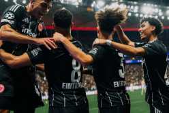 شايبي يساهم في فوز عريض لفرانكفورت في مستهل دوري الأبطال